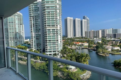 Condo in Sunny Isles Beach, Florida, 2 bedrooms  № 2026711 - photo 4