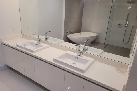 Condo in Sunny Isles Beach, Florida, 2 bedrooms  № 2026711 - photo 15