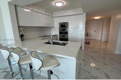 Condo in Sunny Isles Beach, Florida, 2 bedrooms  № 2026711 - photo 10