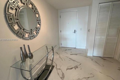 Condo in Sunny Isles Beach, Florida, 2 bedrooms  № 2026711 - photo 7