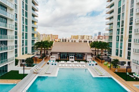 Condo in Sunny Isles Beach, Florida, 2 bedrooms  № 2026711 - photo 23