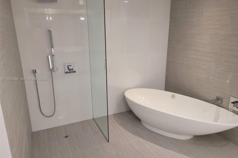 Condo in Sunny Isles Beach, Florida, 2 bedrooms  № 2026711 - photo 17