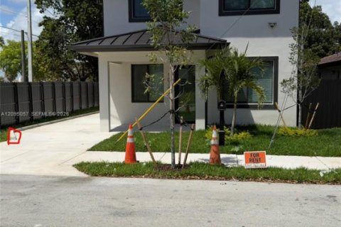House in Miami, Florida 6 bedrooms № 2383215 - photo 23