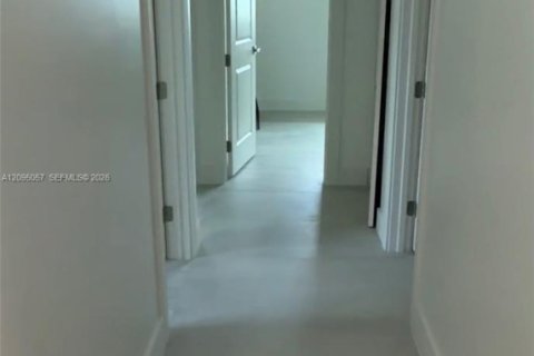 House in Miami, Florida 6 bedrooms № 2383215 - photo 21