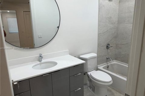 House in Miami, Florida 6 bedrooms № 2383215 - photo 8