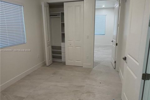 House in Miami, Florida 6 bedrooms № 2383215 - photo 9