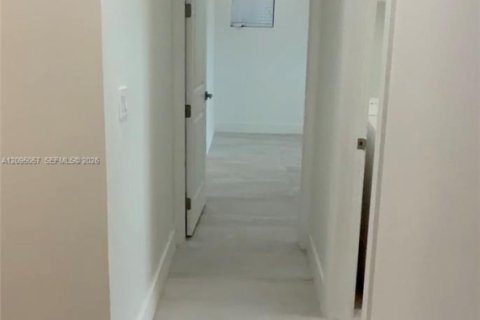House in Miami, Florida 6 bedrooms № 2383215 - photo 22
