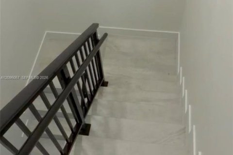 House in Miami, Florida 6 bedrooms № 2383215 - photo 12