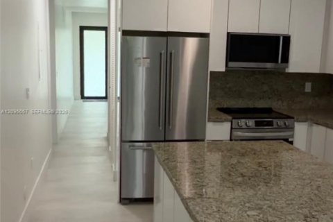 House in Miami, Florida 6 bedrooms № 2383215 - photo 6