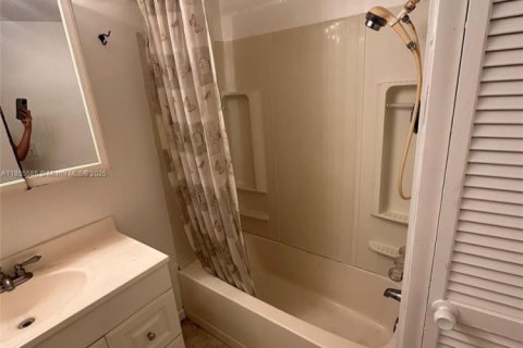 Снять в аренду квартиру в Бока-Ратон, Флорида 3 спальни, 74.69м2, № 1880392 - фото 16