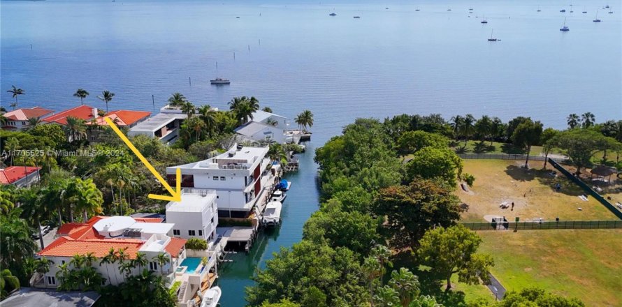 Land in Miami, Florida № 1458524