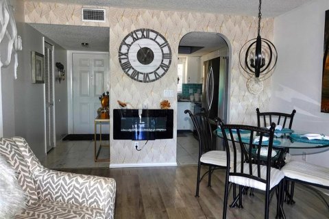 Condo in Port Charlotte, Florida, 2 bedrooms  № 2096517 - photo 9