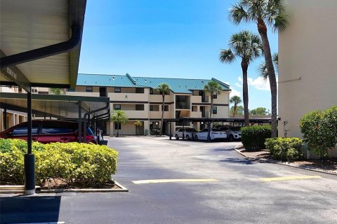 Condo à Port Charlotte, Floride, 2 chambres  № 2096517