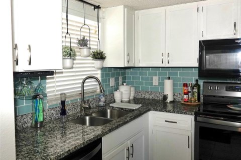 Condo in Port Charlotte, Florida, 2 bedrooms  № 2096517 - photo 24