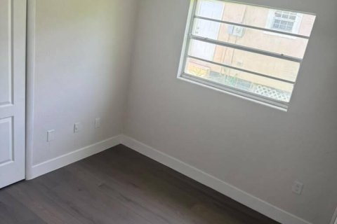 House in Pahokee, Florida 3 bedrooms, 90.77 sq.m. № 2172947 - photo 15
