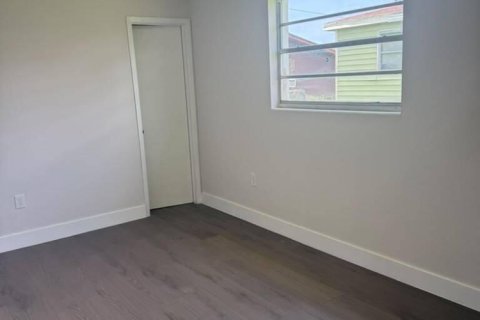 House in Pahokee, Florida 3 bedrooms, 90.77 sq.m. № 2172947 - photo 20