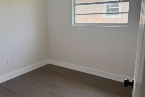 House in Pahokee, Florida 3 bedrooms, 90.77 sq.m. № 2172947 - photo 18