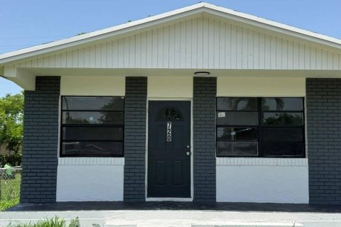 House in Pahokee, Florida 3 bedrooms, 90.77 sq.m. № 2172947