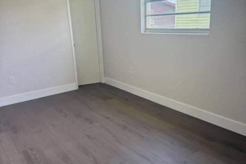 House in Pahokee, Florida 3 bedrooms, 90.77 sq.m. № 2172947 - photo 19