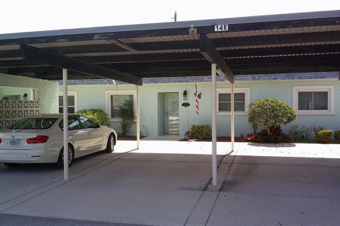 Condominio en New Port Richey, Florida, 2 dormitorios № 2232083