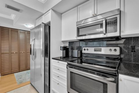 Condo in Boca Raton, Florida, 1 bedroom № 2246624 - photo 8