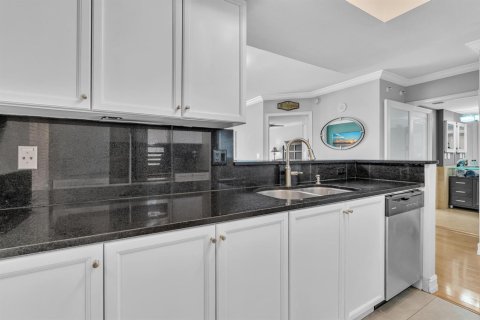 Condo in Boca Raton, Florida, 1 bedroom № 2246624 - photo 7