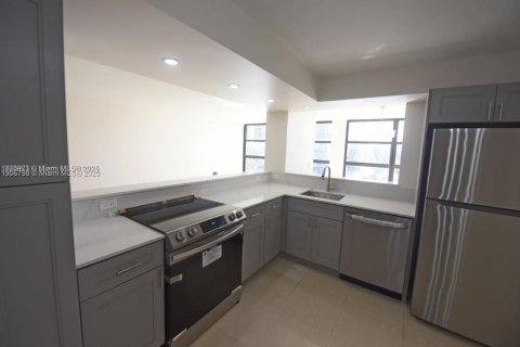 Condo in Hallandale Beach, Florida, 2 bedrooms  № 2082032 - photo 6