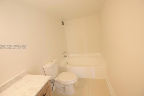 Condo in Hallandale Beach, Florida, 2 bedrooms  № 2082032 - photo 13