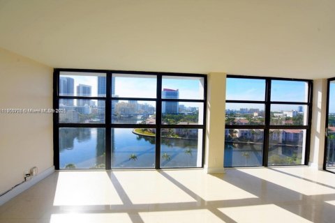 Condo in Hallandale Beach, Florida, 2 bedrooms № 2082032