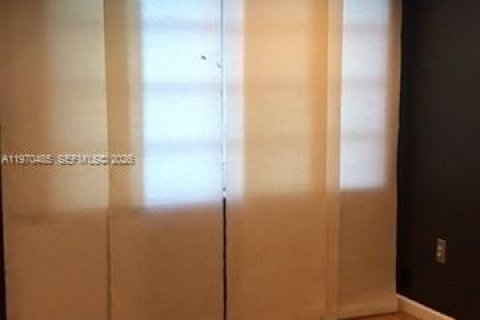 Снять в аренду кондоминиум в Хайалиа, Флорида 2 спальни, 104.61м2, № 2031267 - фото 8