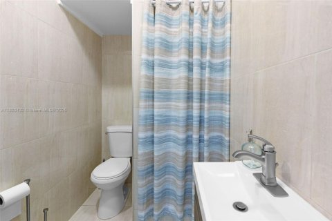 Casa en venta en Pembroke Pines, Florida, 3 dormitorios, 102.75 m2 № 1799426 - foto 22