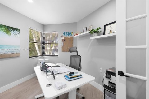Casa en venta en Pembroke Pines, Florida, 3 dormitorios, 102.75 m2 № 1799426 - foto 18