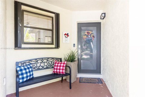 Casa en venta en Pembroke Pines, Florida, 3 dormitorios, 102.75 m2 № 1799426 - foto 4