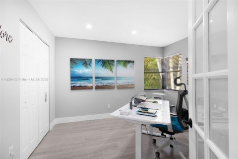Casa en venta en Pembroke Pines, Florida, 3 dormitorios, 102.75 m2 № 1799426 - foto 19