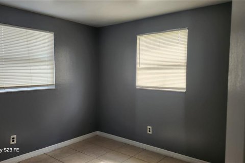 House in Tampa, Florida 3 bedrooms, 80.27 sq.m. № 1744673 - photo 9