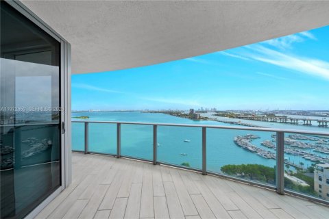 Copropriété à vendre à Miami, Floride: 3 chambres, 187.48 m2 № 2079527 - photo 6