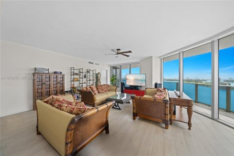 Copropriété à vendre à Miami, Floride: 3 chambres, 187.48 m2 № 2079527 - photo 12
