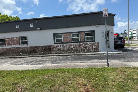 Propiedad comercial en venta en Miami, Florida № 1756389 - foto 3