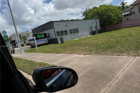 Propiedad comercial en venta en Miami, Florida № 1756389 - foto 1