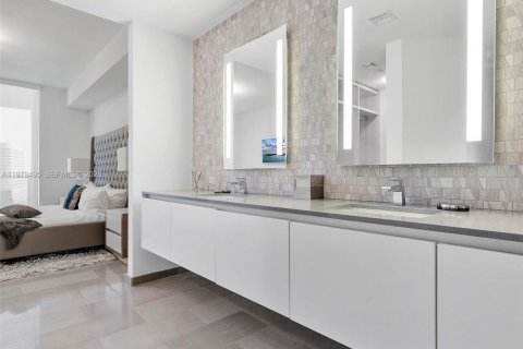 Condo in Miami, Florida, 2 bedrooms № 2088190 - photo 25