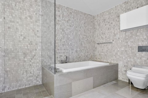 Condo in Miami, Florida, 2 bedrooms № 2088190 - photo 26
