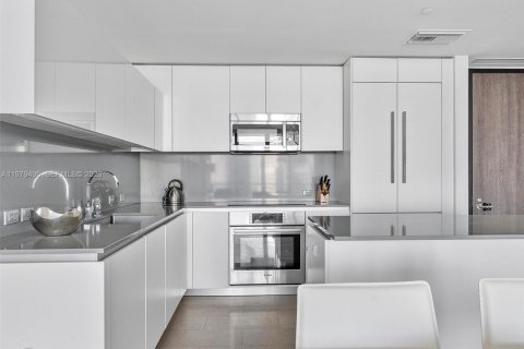 Condo in Miami, Florida, 2 bedrooms № 2088190 - photo 15