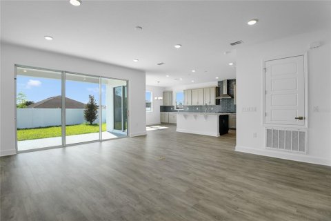 House in Clermont, Florida 4 bedrooms, 235.6 sq.m. № 2112839 - photo 7
