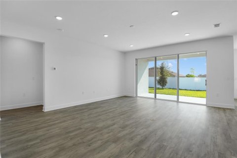 House in Clermont, Florida 4 bedrooms, 235.6 sq.m. № 2112839 - photo 6