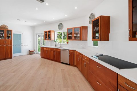 Villa ou maison à louer à Miami, Floride: 4 chambres, 256.69 m2 № 1964554 - photo 11