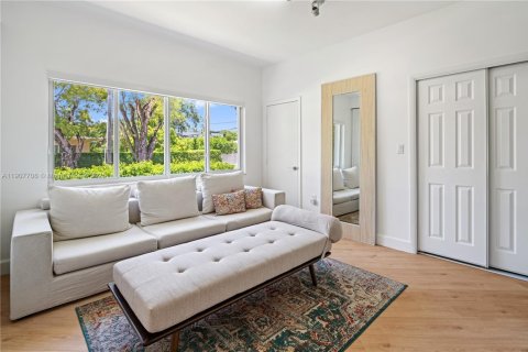 Villa ou maison à louer à Miami, Floride: 4 chambres, 256.69 m2 № 1964554 - photo 13