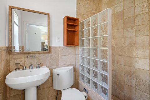 Villa ou maison à louer à Miami, Floride: 4 chambres, 256.69 m2 № 1964554 - photo 22
