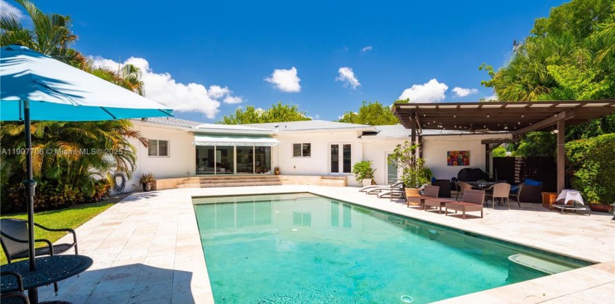 Villa ou maison à Miami, Floride 4 chambres, 256.69 m2 № 1964554