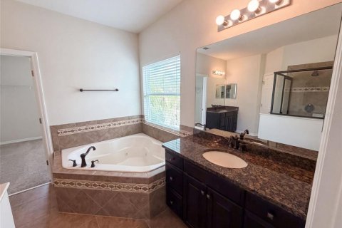 House in Oviedo, Florida 5 bedrooms, 390.56 sq.m. № 2207853 - photo 29