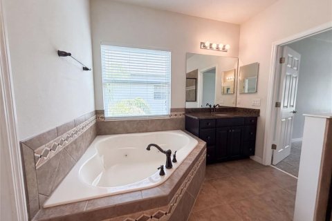 House in Oviedo, Florida 5 bedrooms, 390.56 sq.m. № 2207853 - photo 30